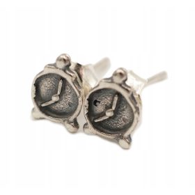 Ljupke srebrne naušnice s motivom budilice