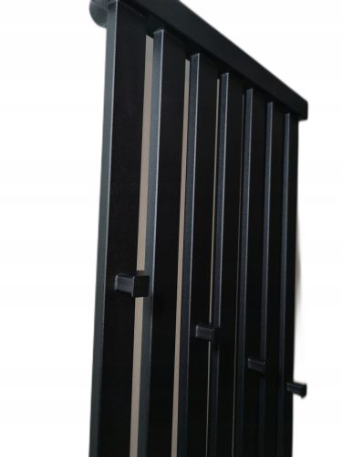 Grzejnik MAX WIESZAK 570x1600 mm crni
