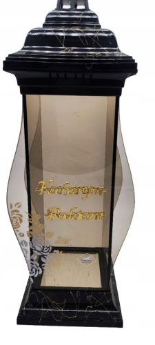 Lanterna Ferrara sa crnim uzorcima - Umjetnička lampa s više od 75 sati

Lanterna Ferrara sa crnim uzorcima je elegantni moderni lampion s prekrasnim staklom na prednjoj strani. Ovaj predivan lampion 