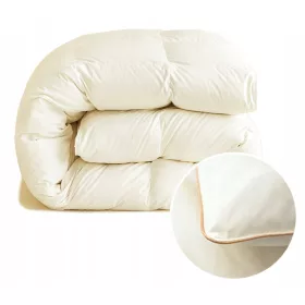   Luksuzna kožna poplun 220x200 cm za cijelu godinu s punjenjem od guščjeg perja 2 kg - roza i krem boja. Ovaj proizvod 100% prirodan i domaći, pruža vrhunsku udobnost i toplinu tijekom cijele godine. K