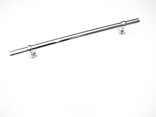 Puna stepenišna ograda sa rukohvatom balustrade 150 cm, promjer cijevi 32 mm, udaljenost od zida 5 cm. Uključuje 2 učvršćivača i 2 poklopca, idealno za unutarnju uporabu. Ova elegantna i sigurna ograd