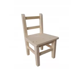 Dječja drvena stolica s zaobljenim rogovima