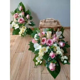 Set lampiona s LED svjetlom za groblje i buket cvijeća