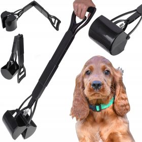   Sakupljač psa izmeta s velikom lopaticom za sakupljanje životinjskog izmeta