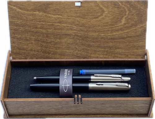 Parker Jotter elegantni set olovke i kemijske crne boje s drvenim detaljima i gravurom