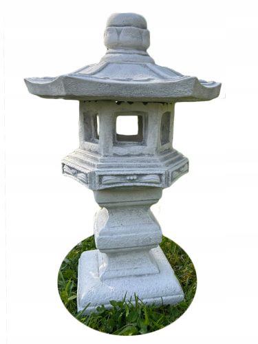  BETONSKA VRTNA FIGURA - JAPANSKA SVJETILJKA SA VRHOM NA PODLOGI