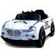  R-sportski automobil bijele boje