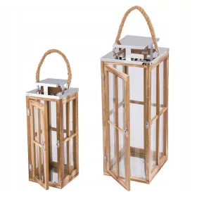   Lampioni Sevico - Komplet 2 svjetiljke od drveta za unutarnju i vanjsku upotrebu. Ukrasite svoj interijer ili terasu s ovim prekrasnim laternama. Svjetiljke su izrađene od drveta s 3 mm staklenim stra