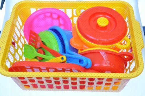 BOLO KOLORNI plastični KUHINJSKI PRIBOR u KOSARI - Set za IGRAČKE