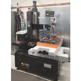 Elektroerozijski stroj s CNC sustavom za obradu metala