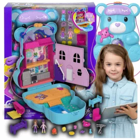   POLLY POCKET ZABAVNI SET ZA DJECU - MEDO LUTKE, TORBA, KUĆICA I BAZENO  Upoznajte čarobni svijet Polly Pocket s ovim nevjerojatnim setom namijenjenim zabavi djec