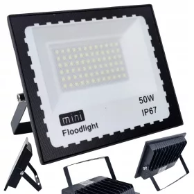 Halogena LED reflektor sa 50000 lm i snagom od 50 W