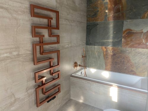 Vodeni kupaonski radijator Moderan Dizajn 910 W 550 x 1430 mm u Bijeloj Boji za Vašu Kupaonicu