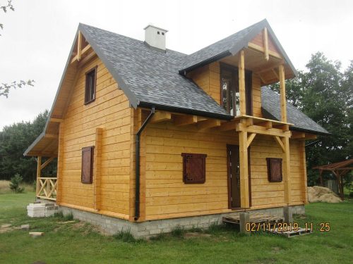 DJEČJA KUĆICA ZA VRT OD DRVENIH BALA