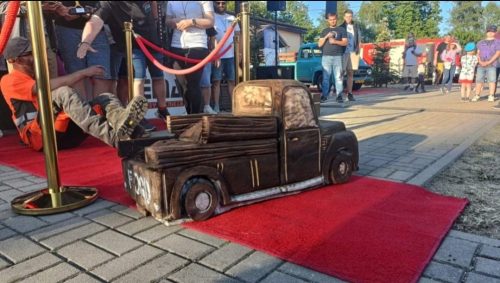 Vrtna figurica - Skulptura automobila Gaceka iz SPOT CARS WISKA