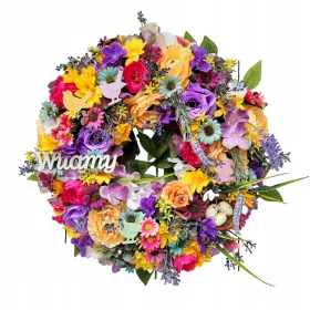   Uskrsni proljetni vijenac na vratima s jajima, cvijećem i pticama