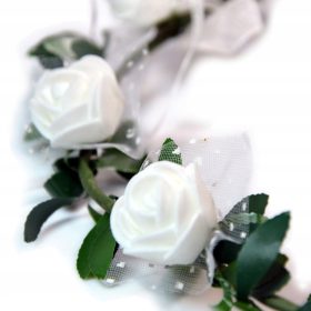 PRIČESTNI VIJENAC SA BIJELIM RUŽAMA