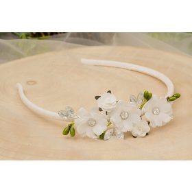   Traka za pričest s cvjetnim ukrasom, bijeli kamenčići i zeleni pribor