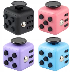   RUKOMETNA KOCKA PROTIV STRESA - 4X ANTI-STRESNA KOCKA FIDGET CUBE ZAIGRAČKE GUMBE U RUČI