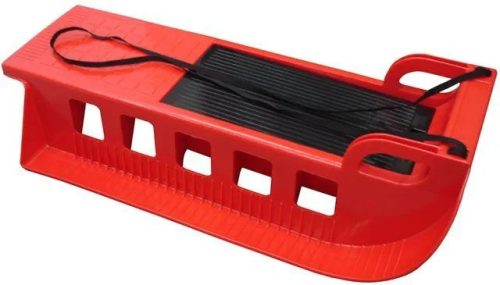 Sanjke Kamzík - Plastične sanki za rekreaciju s paskom za vuču i skladišnim prostorom. Crvene boje, nosivosti do 50 kg, dužina 85 cm, sa sjedalom od 77 cm. Idealne za zimsku zabavu i sportske aktivnos