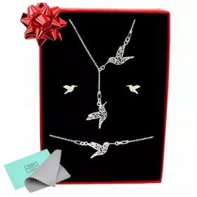   SET SREBRNOG NAKITA S KOLIBRIMA | Elegancija i priroda u jednom kompletu! Ovaj prekrasan komplet srebrnog nakita za žene inspiriran je motivom kolibra, simbolizirajući lakoću i harmoniju s prirodom. S