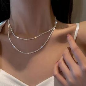   Nakit s dvostrukim lancem od srebra, elegantni choker za nježan izgled oko vrata