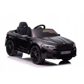  BMW M5 crno obojen akumulatorski automobil