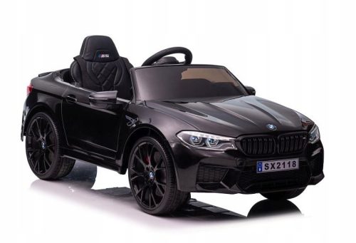  BMW M5 crno obojen akumulatorski automobil