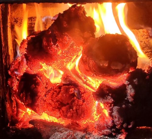  BRIKETI ZA KAMIN U KARTONU 25 KG drva cilindar miješana drva za kamin