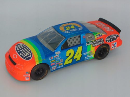 RACING CHAMPIONS 1995 JEFF GORDON #24 CHEVY MONTE CARLO DUPONT NASCAR Die-Cast 1:24