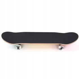   Luksuzni svjetleći longboard s dvostrukim zakrivljenim dizajnom i četiri svjetleća kotača