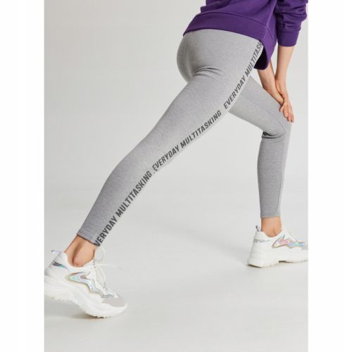 Cropp tajice, sive sportske tajice, print natpisa, svijetli melange