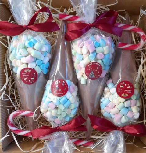  SET TOPLE ČOKOLADE SA MARSHMALLOWS SLATKIM POKLONOM