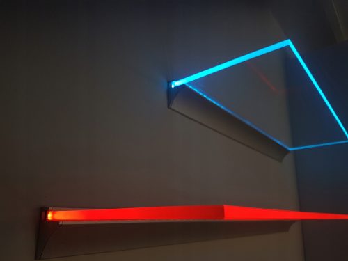 LED staklena polica s RGB osvjetljenjem