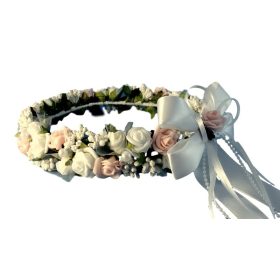   Luksuzni komplet za prvu pričest uključuje pričesni vijenac, pričesne vijence, pričest i mnoge predivne detalje! Ovaj prekrasan wianek piankowy Adrianka izrađen je od białych i różowych różyczek piank