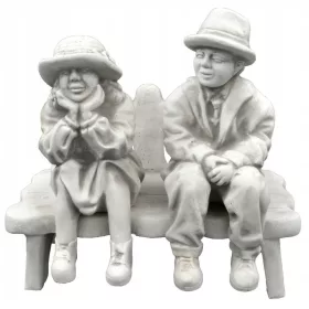    Figura gospodina i gospođe djeda i bake na klupi Artsteinde